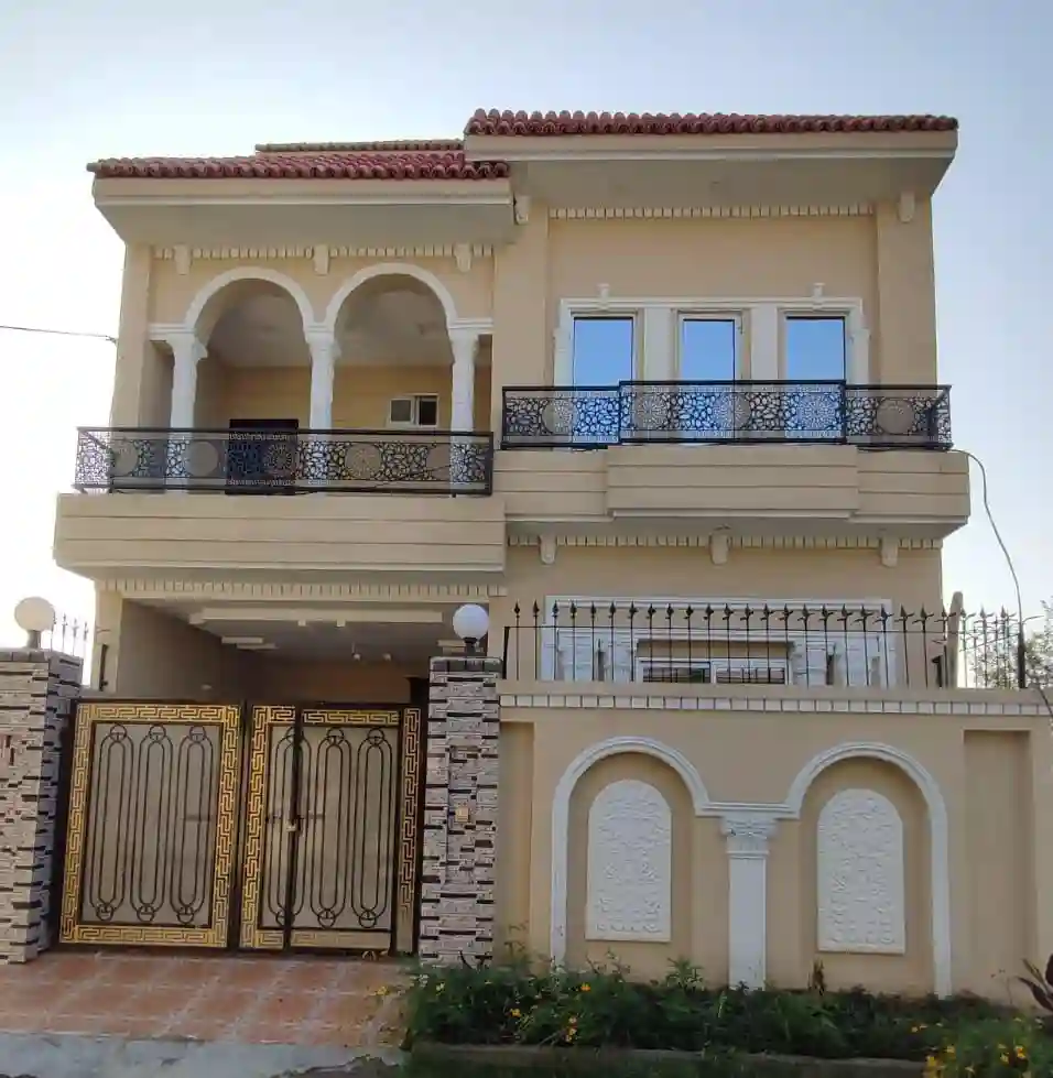 5 marla house for sale in lahore Prime Location ready to move